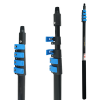 Perche télescopique sécurisée à verrouillage pour nettoyage extérieur, avec verrous à bascule bleus et rivets métalliques pour fenêtres et toitures extérieures
