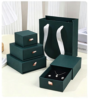 Boîtes cadeaux en carton pour bijoux avec insert en éponge, logo personnalisé, impression UV, design carré pour bracelets et colliers