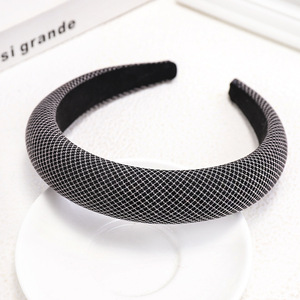 Nouveaux arrivants <span class=keywords><strong>vert</strong></span> jaune blanc tissu imprimé à carreaux bandeau <span class=keywords><strong>serre</strong></span>-tête rembourré <span class=keywords><strong>velours</strong></span> bandeaux élastiques pour les femmes - Product Image 4