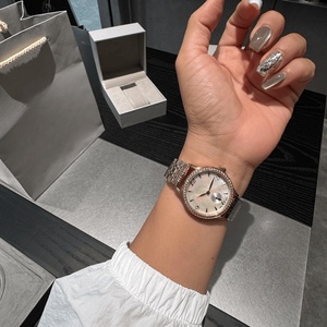 Reloj de Lujo de Alta Calidad con Movimiento de Cuarzo Preciso, Correa de Acero Inoxidable, Espejo de Zafiro con Esfera Pequeña para Segundos, Longines - Product Image 2