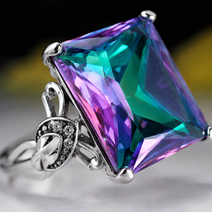 Anello colorato a forma quadrata, design in stile arcobaleno, gioielli da indossare tutti i giorni per le donne - Product Image 4