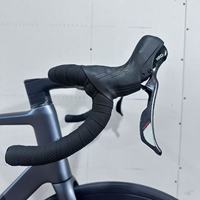 Vélo de course sur route aérodynamique en fibre de carbone haute performance 700C, 24 vitesses, freins à disque hydrauliques, vélo de triathlon pour adultes