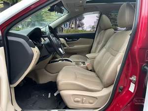 นิสสัน เอ็กซ์เทรล ปี 2017 เครื่องยนต์ 2.5 ลิตร เกียร์อัตโนมัติ รถ SUV พวงมาลัยซ้าย ล้อแม็ก R18 เบาะหนัง ภายในสีเข้ม ไฟหน้าแบบฮาโลเจน ระยะห่างจากพื้น 213 มม. - Product Image 4