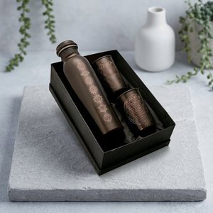 Bouteille d'eau en cuivre à sept chakras avec ensemble de verres, bouteille en cuivre Meena Work 1L avec 2 verres, cadeau de mariage, cuivre Meenakari - Product Image 1