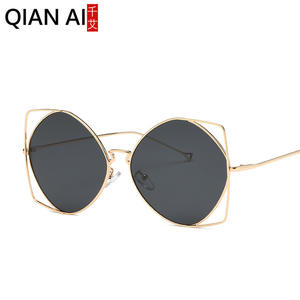 Gafas de Sol Qianai para Mujer, Montura Metálica Irregular, Lentes Doradas y Rosas, Protección UV400, Talla Grande, Modelo H3-055 - Product Image 5