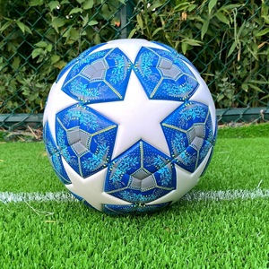 Ballon de football d'entraînement durable taille 5 pour <span class=keywords><strong>jeunes</strong></span> et adultes, idéal pour les matchs et les entraînements en extérieur, avec revêtement en PU souple et chambre à air robuste - Product Image 3