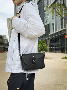 Servizio OEM Borsa a Tracolla in Pelle PU di Lusso Personalizzata per Uomo con Chiusura a Lucchetto Stile <span class=keywords><strong>Messenger</strong></span> per Viaggi e Tempo Libero - Product Image 5