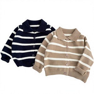 Vente en gros de manteaux en tricot rayés pour garçons, cardigan à manches longues pour garçons, tricoté avec col à boutons, vêtements en tricot - Product Image 1