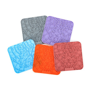 Nouveauté : Tapis à lécher pour chien en silicone avec logo personnalisé, écologique, accessoire pour bol d'alimentation pour ralentir la consommation des petits animaux - Product Image 3