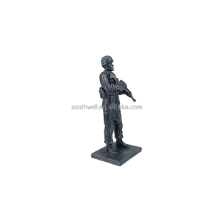 Figura militare della scultura della statua del soldato di vario stile della resina all'ingrosso su ordinazione di alta qualità - Product Image 3