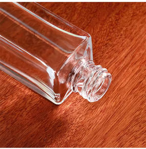 Botella Recargable de Perfume Cuadrada Ecológica de 30ml 50ml 100ml con Pulverizador de Madera - Product Image 4