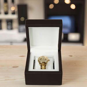 Boîte à montre rectangulaire en bois artisanale de luxe personnalisable DS, avec couvercle en cuir, matériau recyclable, finition mate, respectueuse de l'environnement - Product Image 1