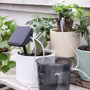 Système d'arrosage automatique à énergie solaire, irrigation goutte à goutte pour plantes en pot, utilisation en extérieur, minuterie intelligente, matériau plastique - Product Image 1