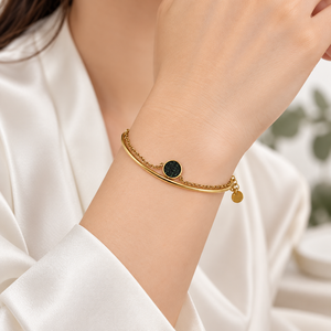 กำไลข้อมือแบบเปิดโค้ง สแตนเลสสตีล ชุบทอง 14K แบบสุญญากาศ ประดับเพชรซิร์คอน สายปรับได้ - Product Image 2