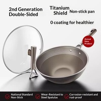 Neuer Doppelseitiger Titan-beschichteter Antihaft-Wok mit Edelstahldeckel, Flacher Niedrigprofil-Wok für Haushalt, Kompatibel mit Induktionskochfeldern und Gasherden