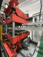 Mesin Thermoforming 3-Stasiun 2026 dengan Mesin & Motor untuk Wadah Plastik PP/PS/PET Produktivitas Tinggi Kotak Blueberry