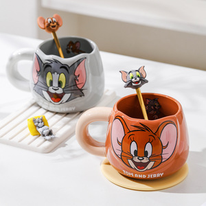 Taza de Cerámica con Diseño de Gato y Ratón, Estilo <span class=keywords><strong>Anime</strong></span>, Linda Taza con Forma de Dibujo Animado, con Marcas de Escala, para Desayuno, Café y Leche, Incluye Cuchara y Piruleta - Product Image 2