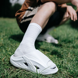 Yaz yeni moda plaj köpük koşucu EVA erkekler Logo özel Logo ile terlik slaytlar spor terlik özel Logo erkekler için - Product Image 2