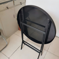 Table ronde pliante moderne en verre trempé avec cadre en métal noir pour jardins extérieurs, plages, restaurants, patios et hôtels