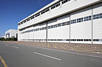 Hangar d'avion préfabriqué sur mesure à grande portée, design moderne, structure en acier préfabriquée