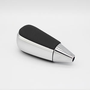 Pommeau de levier de vitesse Toyota en cuir argenté, base conique, ergonomique, compatible avec les transmissions automatiques - Product Image 5