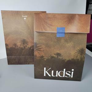 Bolsas de Papel Kraft Impresas a Todo Color Personalizadas, Bolsas de Embalaje de Lujo con Logotipo de Marca para Boutique y Comercio Electrónico - Product Image 1