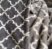 Selimut bulu flanel poliester 100% Super lembut, selimut lempar bulu ukuran kustom teknik rajutan untuk tempat tidur rumah dan perjalanan cetak sederhana