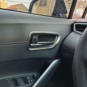 Accessori <span class=keywords><strong>interni</strong></span> automobilistici in fibra di carbonio in acciaio inossidabile OEM per 2022 <span class=keywords><strong>Toyota</strong></span> <span class=keywords><strong>Corolla</strong></span> con impugnatura a croce interna ad anello luminoso - Product Image 3
