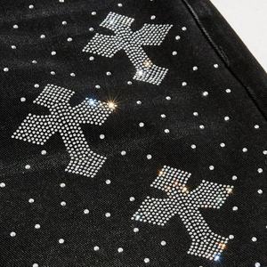 Pantalones Cortos de Running para Hombre Estilo Vintage Urbano con Gráfico de Cruz Personalizado y Estampado de Diamantes de Imitación, Pantalones Cortos de Mezclilla Desgastados con Lavado Ácido para Verano - Product Image 3