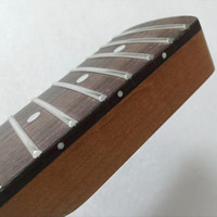 Manche de guitare ST de 24 pouces (610 mm) en érable torréfié avec touche en palissandre