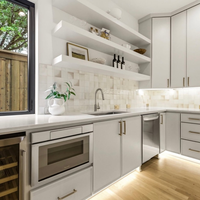 Meuble de rangement îlot avec étagères réglables, panier coulissant, panneaux de particules, charnières à fermeture amortie, placage laqué pour cuisine