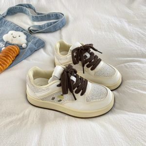 Chaussures décontractées - Nouveau style tendance 2026 pour enfants et étudiants, design de niche, baskets plateforme, chaussures blanches à semelle épaisse - Product Image 6
