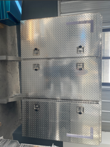 3 도어 폐쇄 형 칸이있는 머리 랙 - Product Image 4