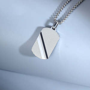 Collier pendentif géométrique en acier inoxydable personnalisé avec gravure de nom, modèle 2026, pour hommes, vente en gros fabricant - Product Image 2