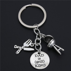 1 ud. Llavero con dijes de cuchillo, tenedor y silla, con la inscripción 'DAD IS (grill) KING', <span class=keywords><strong>Regalo</strong></span> para el Día del Padre - Product Image 5