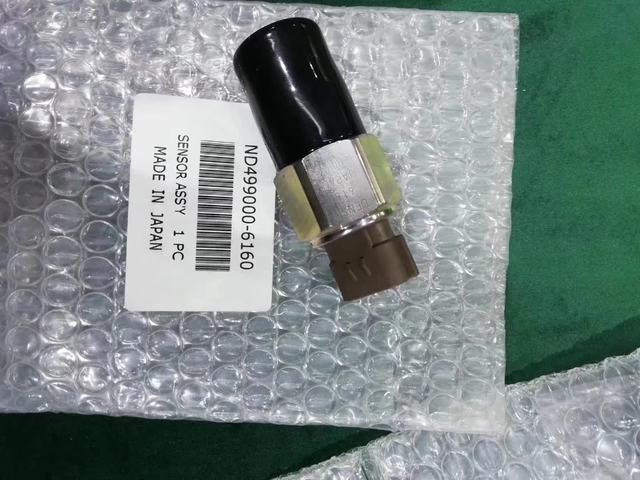 Original Common Rail Pressure Sensor ND499000-6160 for SAA6D125E-5 Engine Fuel Pressure Sensor