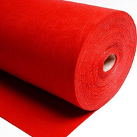 Rouleaux de tissu non tissé aiguilleté coloré, offrant une bonne respirabilité et une absorption acoustique, adaptés à la décoration intérieure