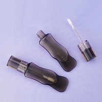 Emballage en plastique cosmétique de tube de brillant à lèvres givré noir avancé