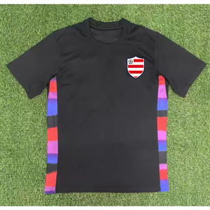 เสื้อฟุตบอลทีมชาติอังกฤษ รุ่นแฟนบอล คุณภาพสูง สำหรับแข่งทีมเยือน โลโก้ด้านหน้าและด้านหลัง ผลิตจากโพลีเอสเตอร์ 100% เหมาะสำหรับทุกฤดูกาล - Product Image 1