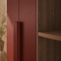 Armoire de chambre à coucher sur mesure de style italien moderne avec portes laquées bordeaux et étagères ouvertes en noyer