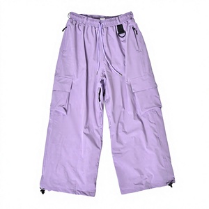 Pantalones de Nieve Cargo Morados Personalizados 2026 con Cintura Ajustable con Cordón, Clip con Anillo en D, Múltiples Bolsillos, Aislamiento Térmico y Puños Elásticos en los Tobillos - Product Image 1