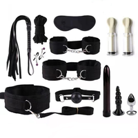 Ensemble d'accessoires de bondage, kit BDSM avec menottes, fouet, bâillon, plug anal