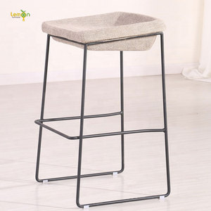 Kursi Bar Bingkai Logam Bantalan Kulit Gaya Sederhana Modern untuk Pub - Product Image 3
