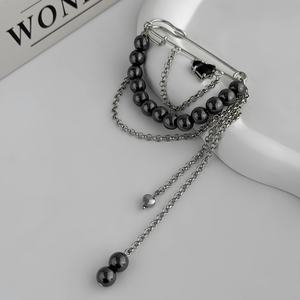 Broche tendance en forme de cœur noir à perles avec chaîne et pompon pour femmes, breloques, accessoires de fête, épingles de mariage, bijoux de mode, cadeaux - Product Image 5