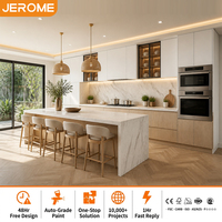 Ensemble de meubles de cuisine modernes sur mesure avec îlot cascade, finition blanc mat et chêne mélaminé, livraison gratuite en 48 heures