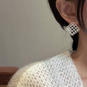 S925 Sterling Silver Square Grid Boucles d'oreilles Style coréen Simple Oreille Bijoux En Gros Niché Conception Bijoux De Mode - Product Image 3