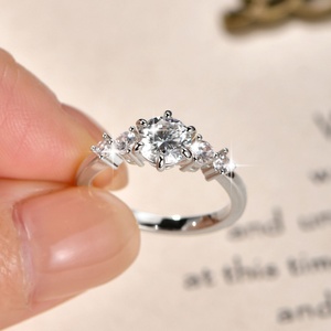 แหวนเพชร 5 เม็ดทรงกลม 1 กะรัต VVS GRA มอยส์ซาไนต์ ประดับทอง 14K แบบคลาสสิก สำหรับผู้หญิง - Product Image 3