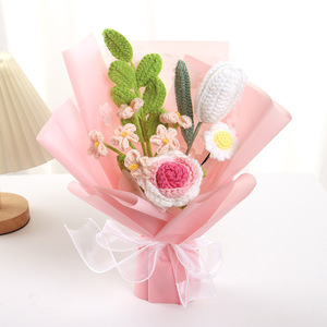 Ramo de Flores Tejidas a Crochet Hechas a Mano, Regalos para el Día de San Valentín, Ramo de Tulipanes y Rosas - Product Image 2