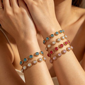 Bracciale Personalizzato in <span class=keywords><strong>Acciaio</strong></span> Inossidabile per Donne, Elegante con Charm in Zirconi e Placcatura in Oro, Gioielli alla Moda per Donne, Vendita all'Ingrosso - Product Image 3
