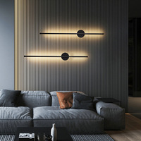 Applique murale LED minimaliste à longue bande pour l'éclairage et la décoration de salon en arrière-plan Applique murale linéaire montée en surface